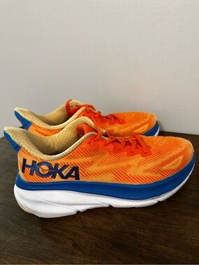 Hoka One One Mens Clifton 9 1127895 VOIM Orange Running Shoes Sneakers Size 8 D